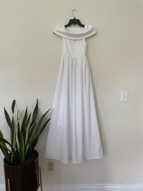 white christmas dresses Baltic Born Womens Roma Deep V Halter Gown | Black main image 0
